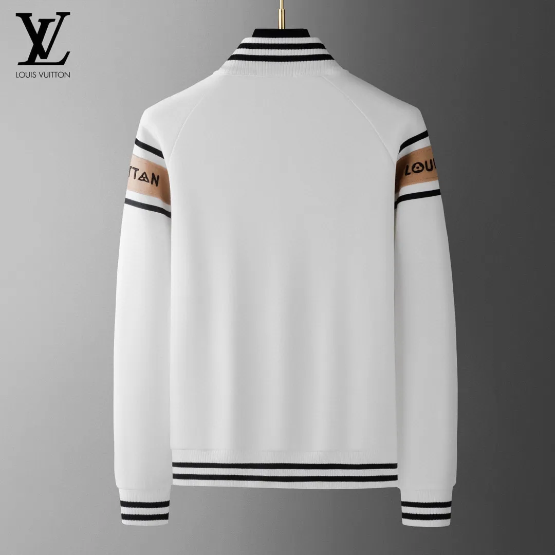 🅿️620 [LV Louis Vuitton] hot-selling suit is coming. Focus on the original version of the official website. 2025 new hot-selling cardigan and sweatshirt suit. The original order is the best. 🇭🇰The meticulous work of top designers. It has a fitting and perfect upper body effect. All-natural high-quality Tencel Roman cotton 100%, close-fitting comfort, noble and elegant! Original hardware embodies elegance and nobility! Counter size: M-4XL (up to 190 pounds)